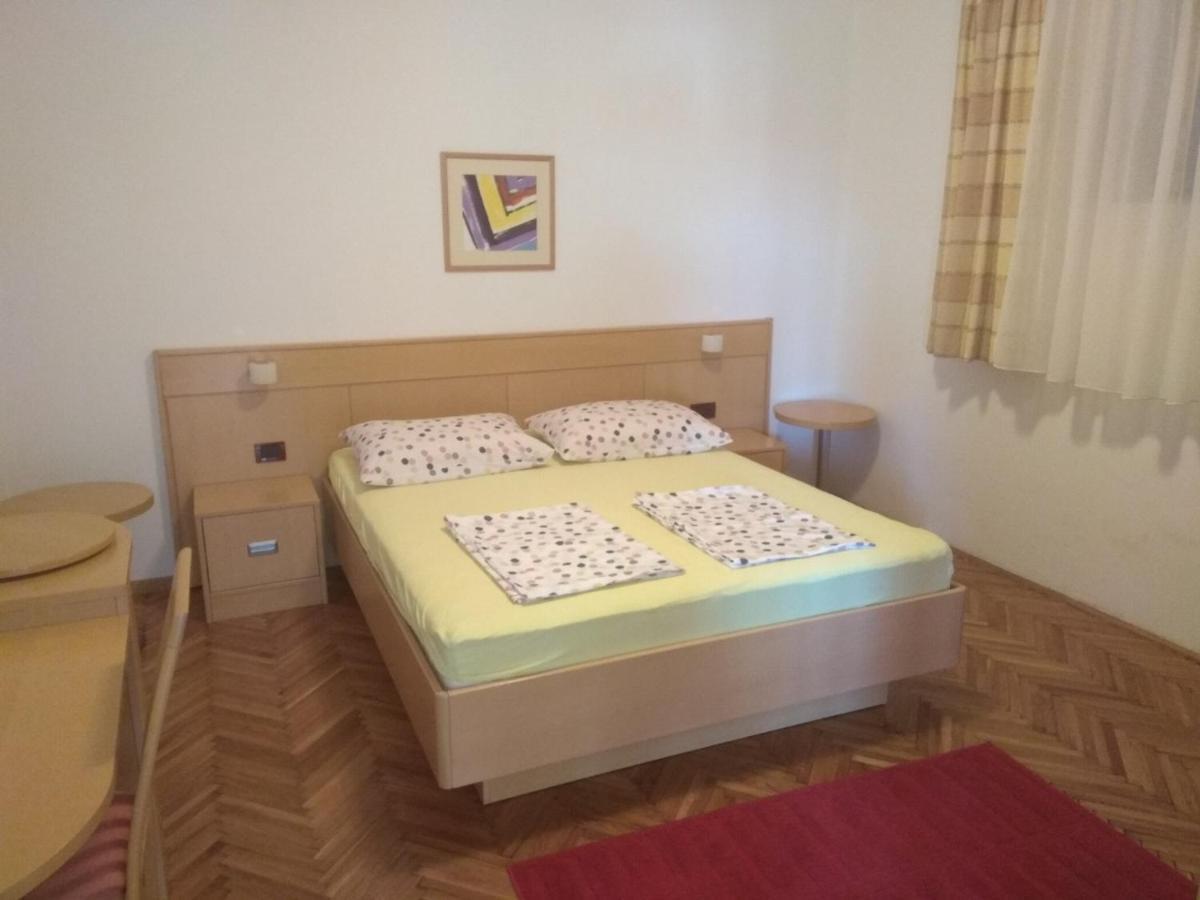 Apartmani Anđela i Mladen Debelić Rab Town Bagian luar foto