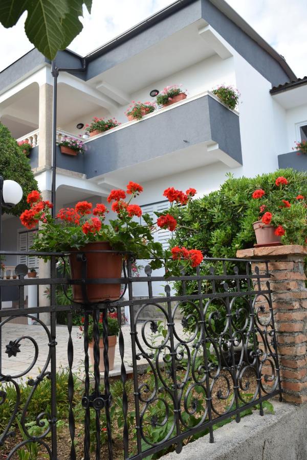 Apartmani Anđela i Mladen Debelić Rab Town Bagian luar foto