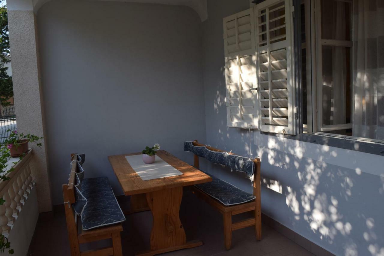 Apartmani Anđela i Mladen Debelić Rab Town Bagian luar foto