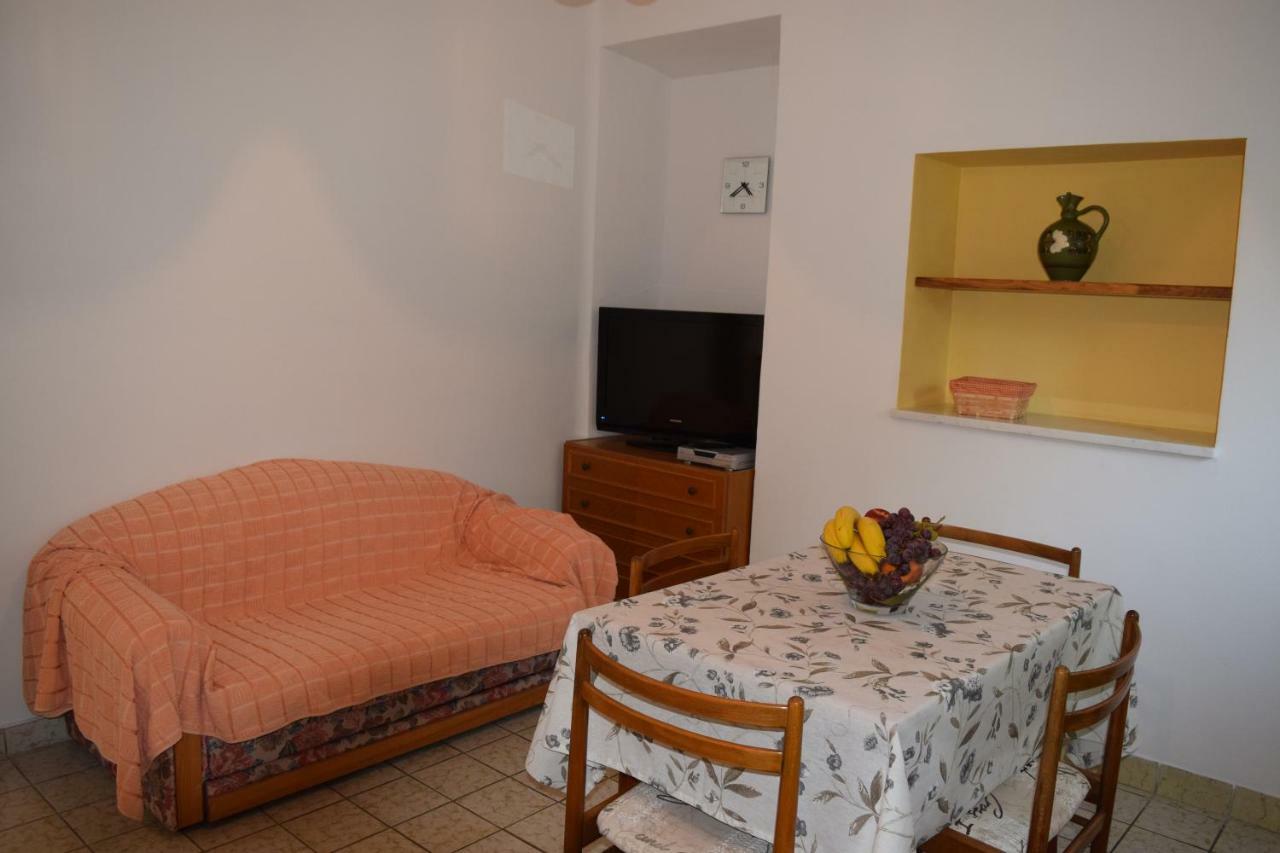 Apartmani Anđela i Mladen Debelić Rab Town Bagian luar foto