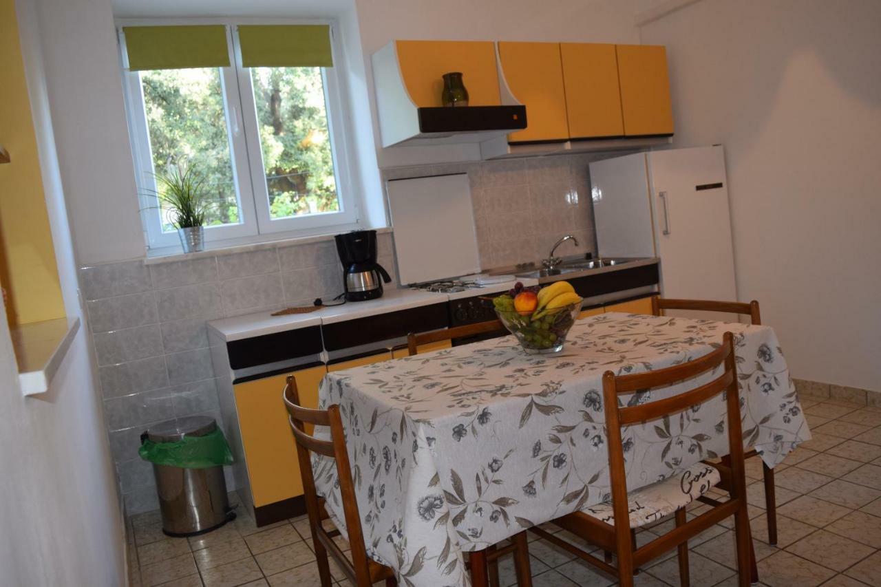 Apartmani Anđela i Mladen Debelić Rab Town Bagian luar foto