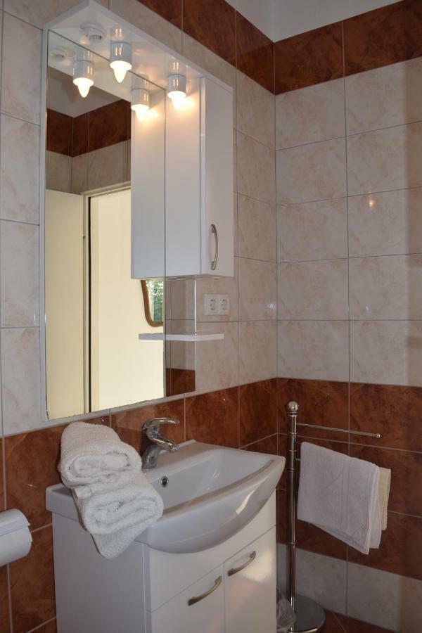 Apartmani Anđela i Mladen Debelić Rab Town Bagian luar foto