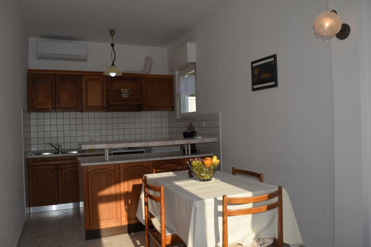 Apartmani Anđela i Mladen Debelić Rab Town Bagian luar foto